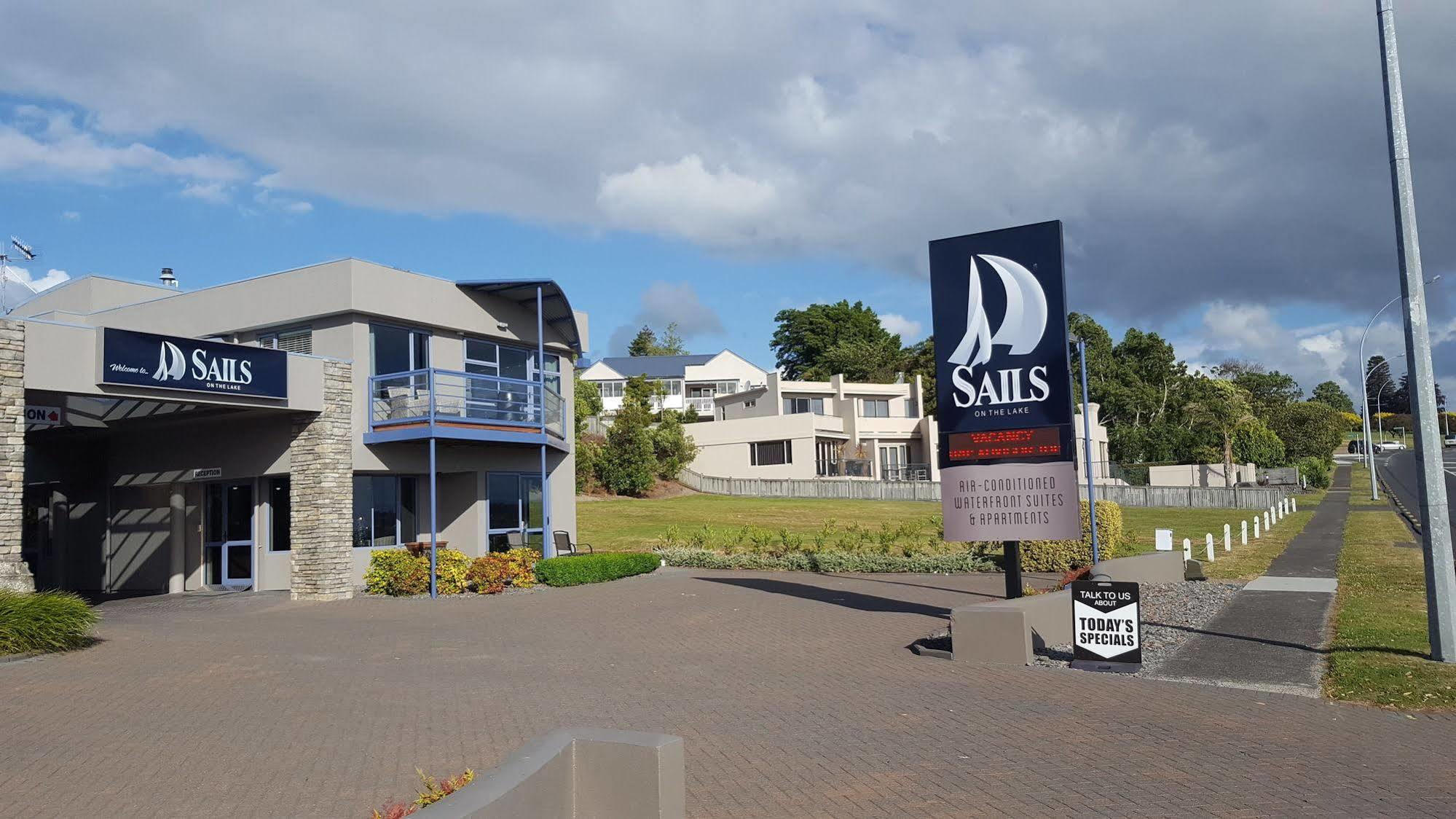 Sails On The Lake Taupo Bagian luar foto